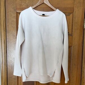 Mondetta Women's Light Cream Crew Neck Sweater